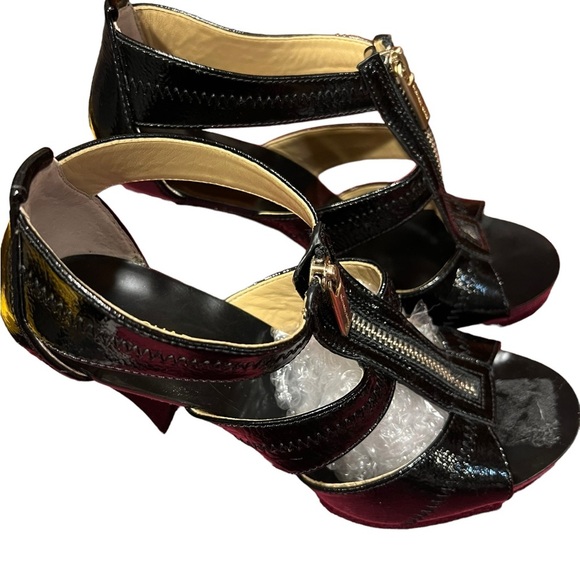 NEW Michael Kors Berkley T-Strap Dress Sandals Black Crinkle Patent  Size 7 1/2M - Picture 4 of 11